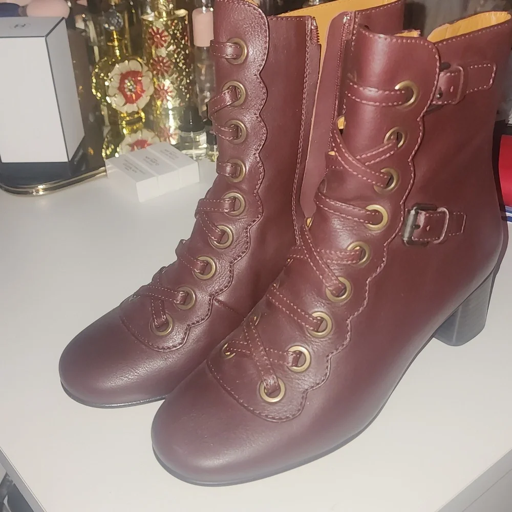 CHLOE Made In Italy NWT REAL LEATHER OXBLOOD TIE UP BUCKLED BOOTIES EU 39